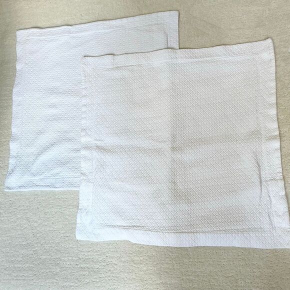 Pottery Barn Matelasse White Embossed Print 24 x 24 Pillow Shams - Set of 2 - Picture 1 of 13